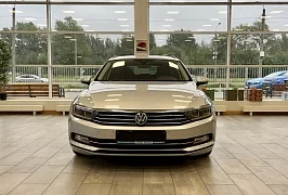 купить подержангный Volkswagen Passat  года